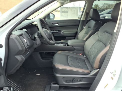 New 2026 Nissan Pathfinder Platinum image 26