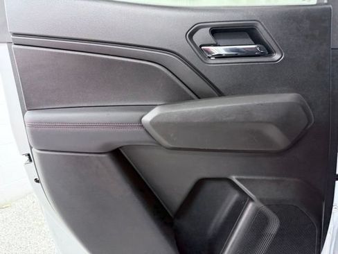 Used 2025 Chevrolet Colorado Z71 AWD/4WD image 24