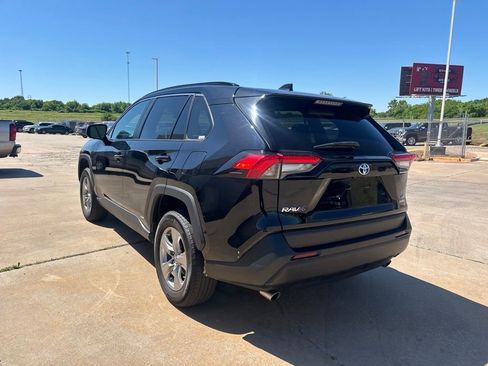 Used 2024 Toyota RAV4 LE AWD/4WD image 8
