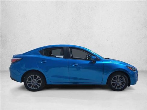 Certified 2019 Toyota Yaris LE FWD image 4