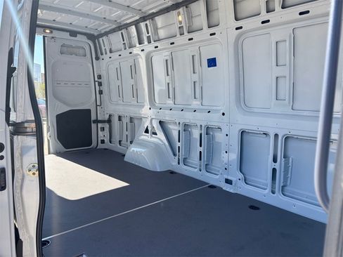 Used 2025 Mercedes-Benz Sprinter 2500 image 25