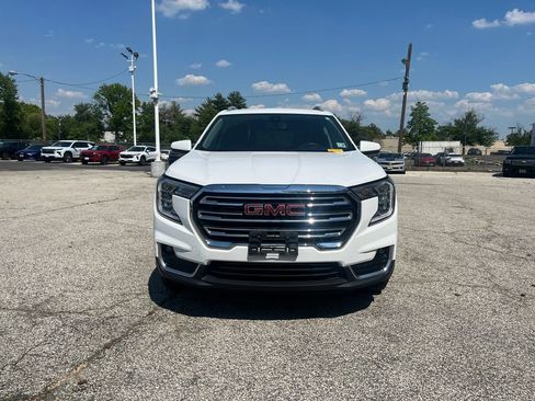 Used 2024 GMC Terrain SLT FWD image 2