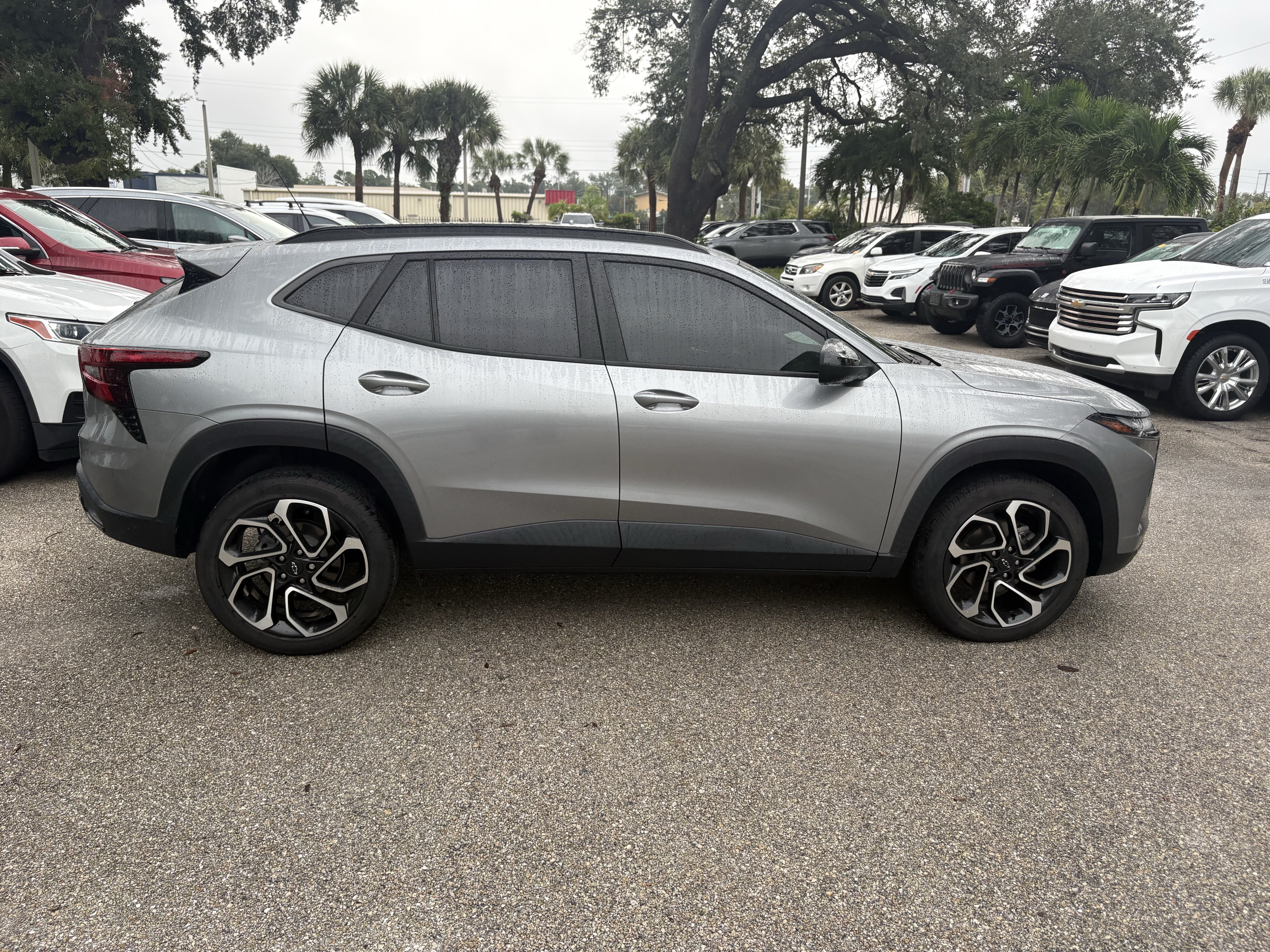 Used 2024 Chevrolet Trax RS FWD image 8