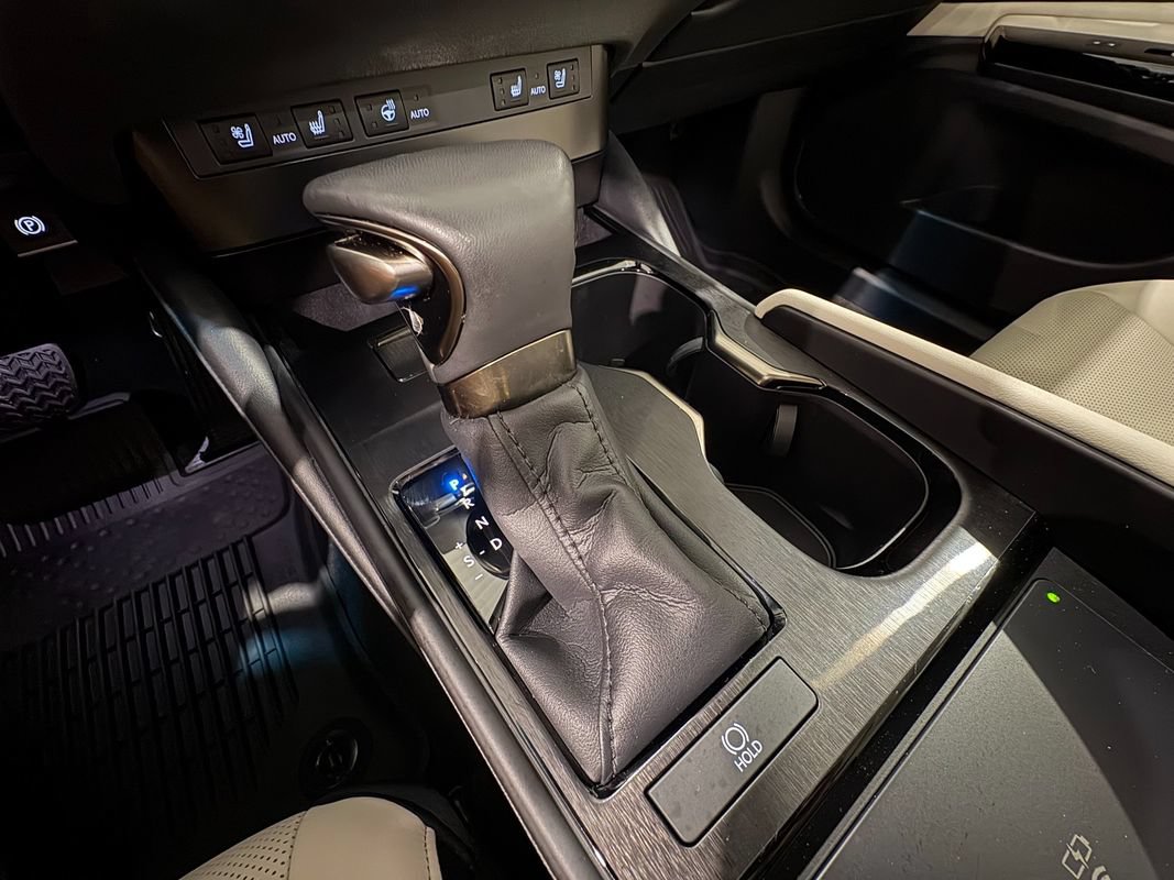 Used 2023 Lexus ES 350 w/ Premium Package FWD image 32