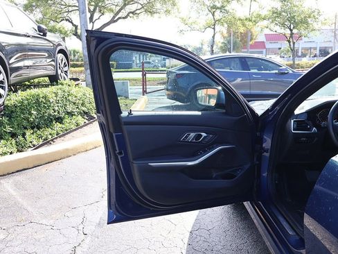 Used 2022 BMW 330i Sedan w/ Driving Assistance Package image 19
