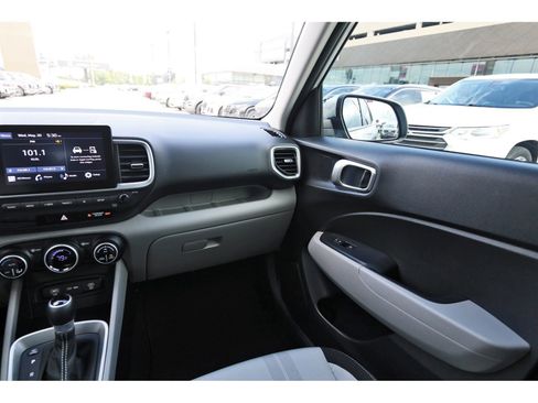 Certified 2025 Hyundai Venue SEL FWD image 13