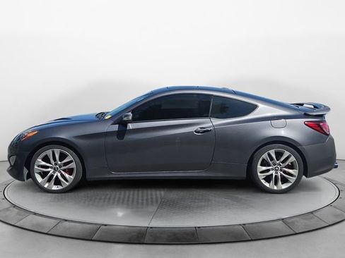 Used 2016 Hyundai Genesis Coupe 3.8 RWD image 2