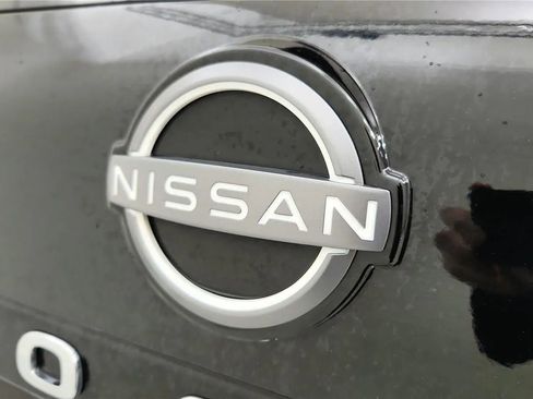 Used 2023 Nissan Rogue SV image 16