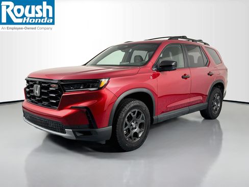 Certified 2025 Honda Pilot TrailSport image 1
