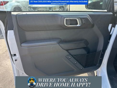 New 2025 Ford Bronco Badlands image 9