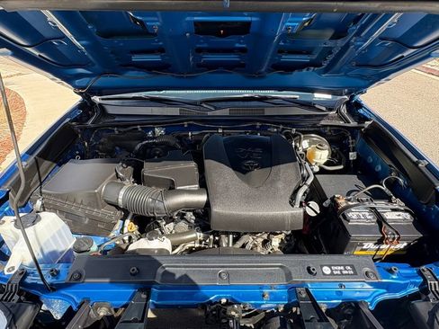 Used 2018 Toyota Tacoma TRD Sport w/ TRD Premium Sport Package image 28