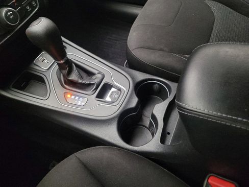 Used 2019 Jeep Cherokee Latitude w/ Popular Appearance Group image 26