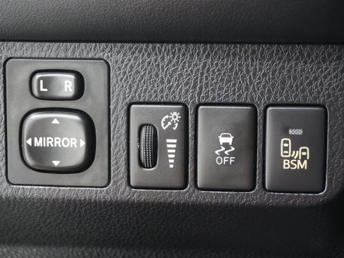 Used 2015 Toyota RAV4 Limited w/ Technology Package FWD image 26