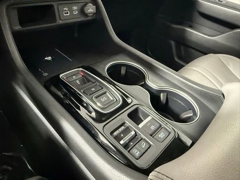 Used 2023 Honda Pilot Elite image 25