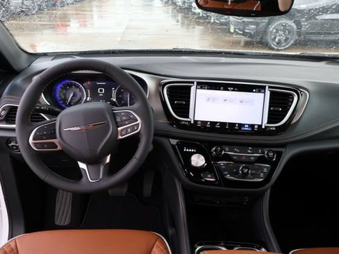 New 2026 Chrysler Pacifica Pinnacle FWD image 13