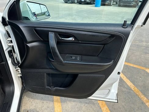 Used 2015 Chevrolet Traverse LT w/ Style and Technology Package FWD image 31