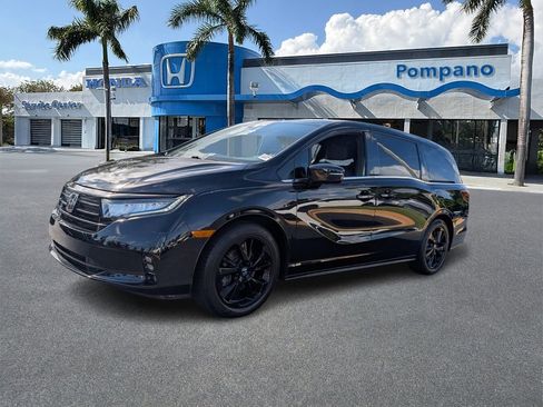 Certified 2023 Honda Odyssey Sport image 3