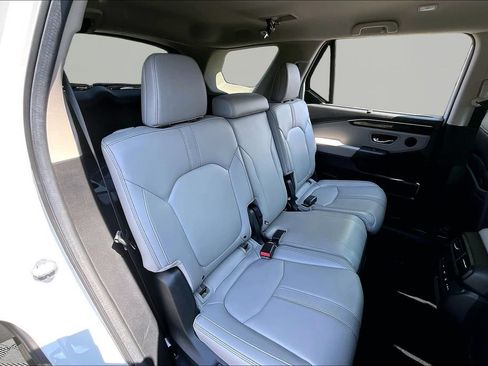 Used 2025 Honda Pilot EX-L image 16