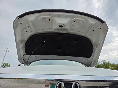 Used 2018 Honda Accord LX image 25