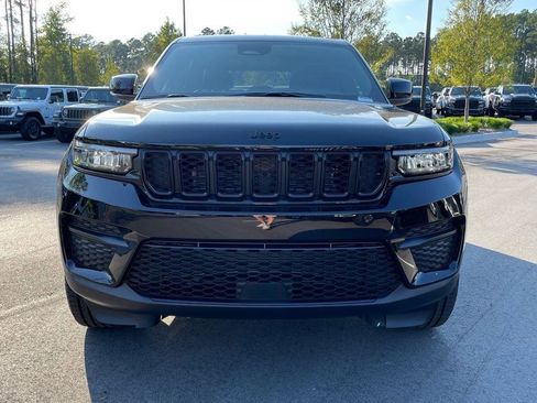 New 2025 Jeep Grand Cherokee Altitude image 37