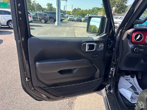 Used 2021 Jeep Wrangler Unlimited Rubicon AWD/4WD image 24