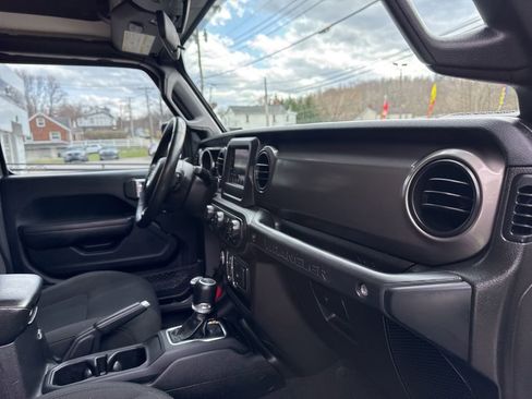Used 2019 Jeep Wrangler Unlimited Sport S image 32