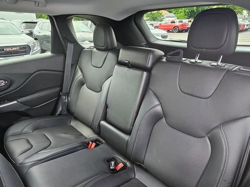 Used 2021 Jeep Cherokee Latitude Lux w/ Mopar Interior Package AWD/4WD image 18