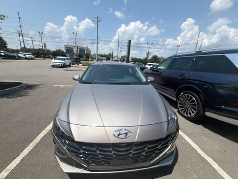 Used 2023 Hyundai Elantra Limited FWD image 8