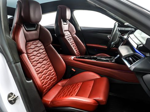 Used 2024 Audi RS e-tron GT image 8