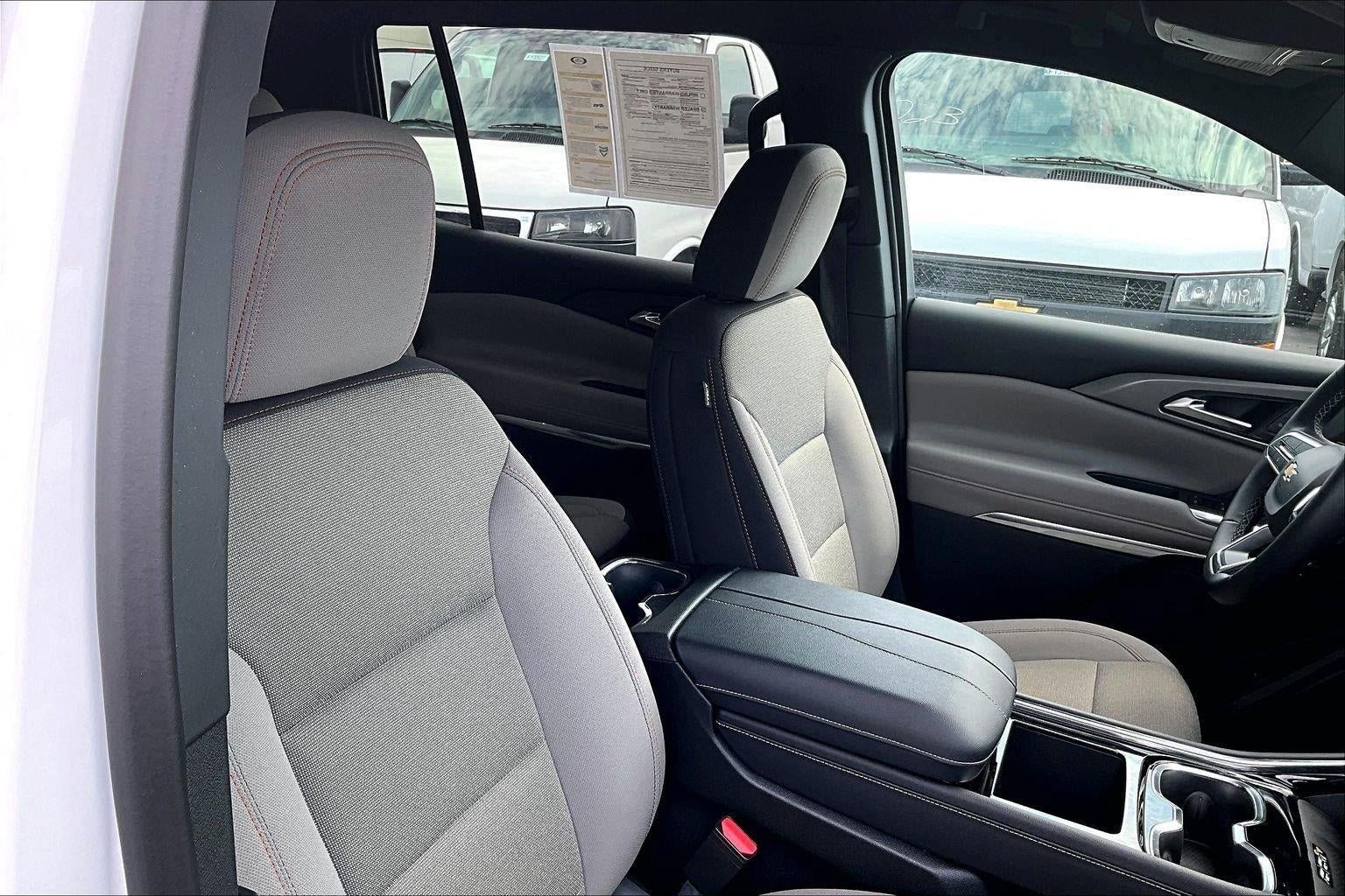 Used 2026 Chevrolet Traverse LT w/ Driver Confidence Package FWD image 7