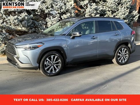 Used 2025 Toyota Corolla Cross XLE image 1