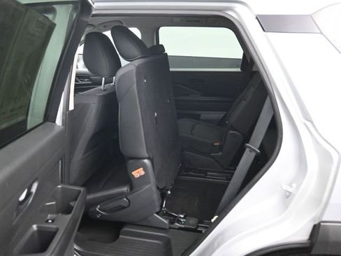 Used 2023 Nissan Pathfinder SV image 26