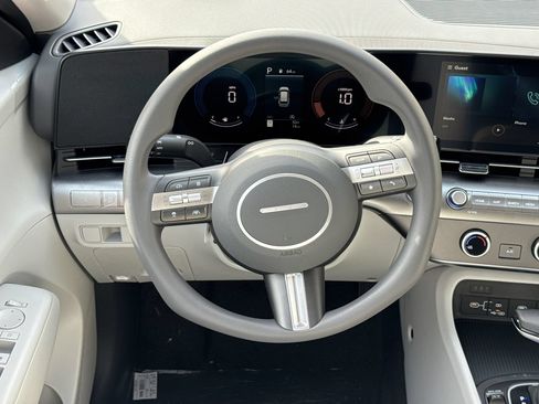 New 2026 Hyundai Kona SE FWD image 24