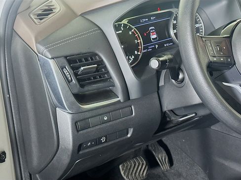 Used 2023 Nissan Rogue SV FWD image 17