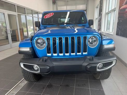 Used 2022 Jeep Gladiator Overland w/ LED Lighting Group AWD/4WD image 2