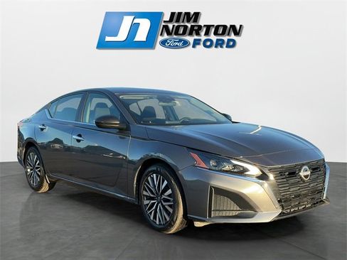 Used 2025 Nissan Altima 2.5 SV image 1