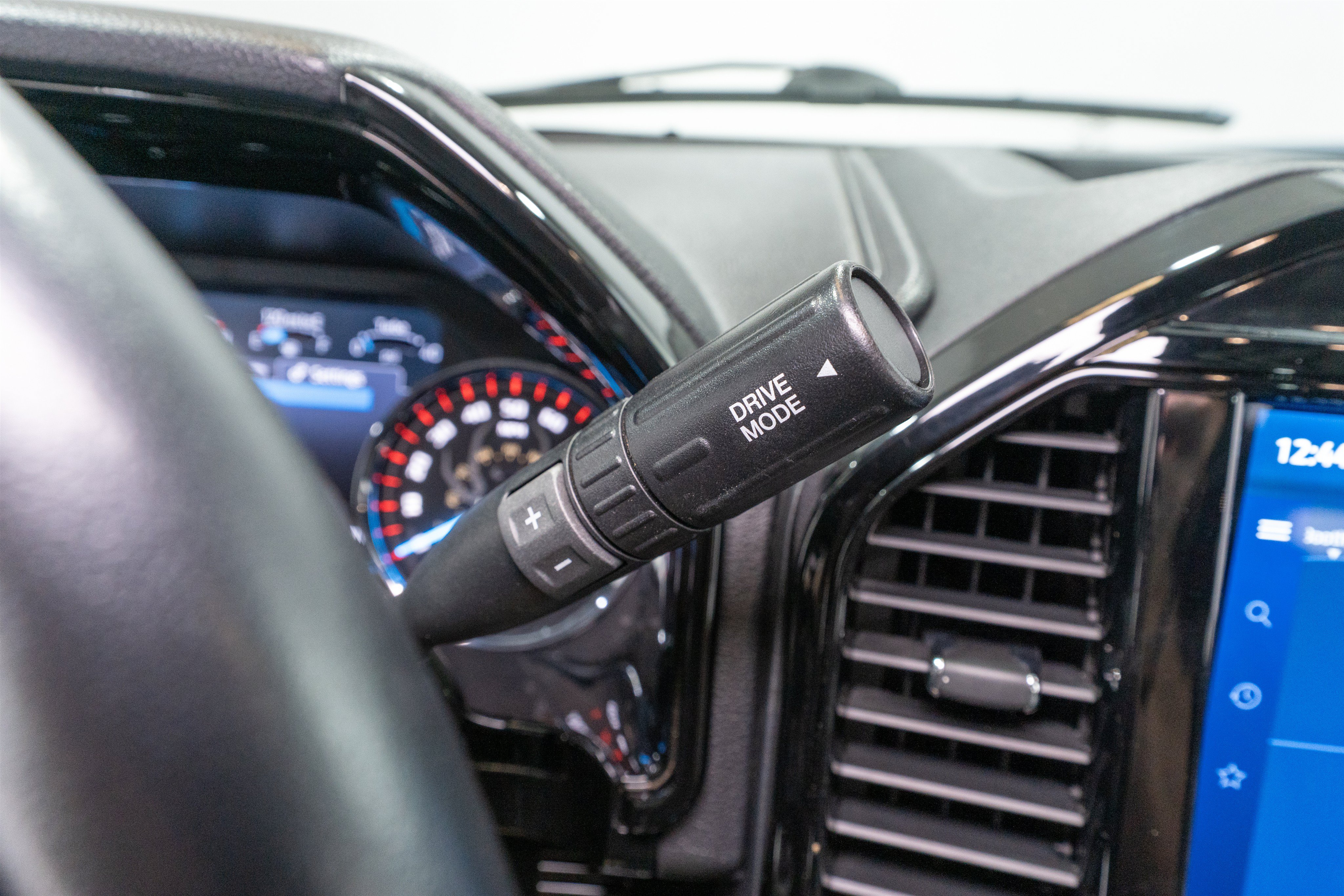 Used 2022 Ford F250 Lariat w/ Black Appearance Package AWD/4WD image 34