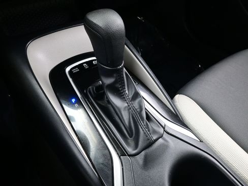 Used 2025 Toyota Corolla LE image 20