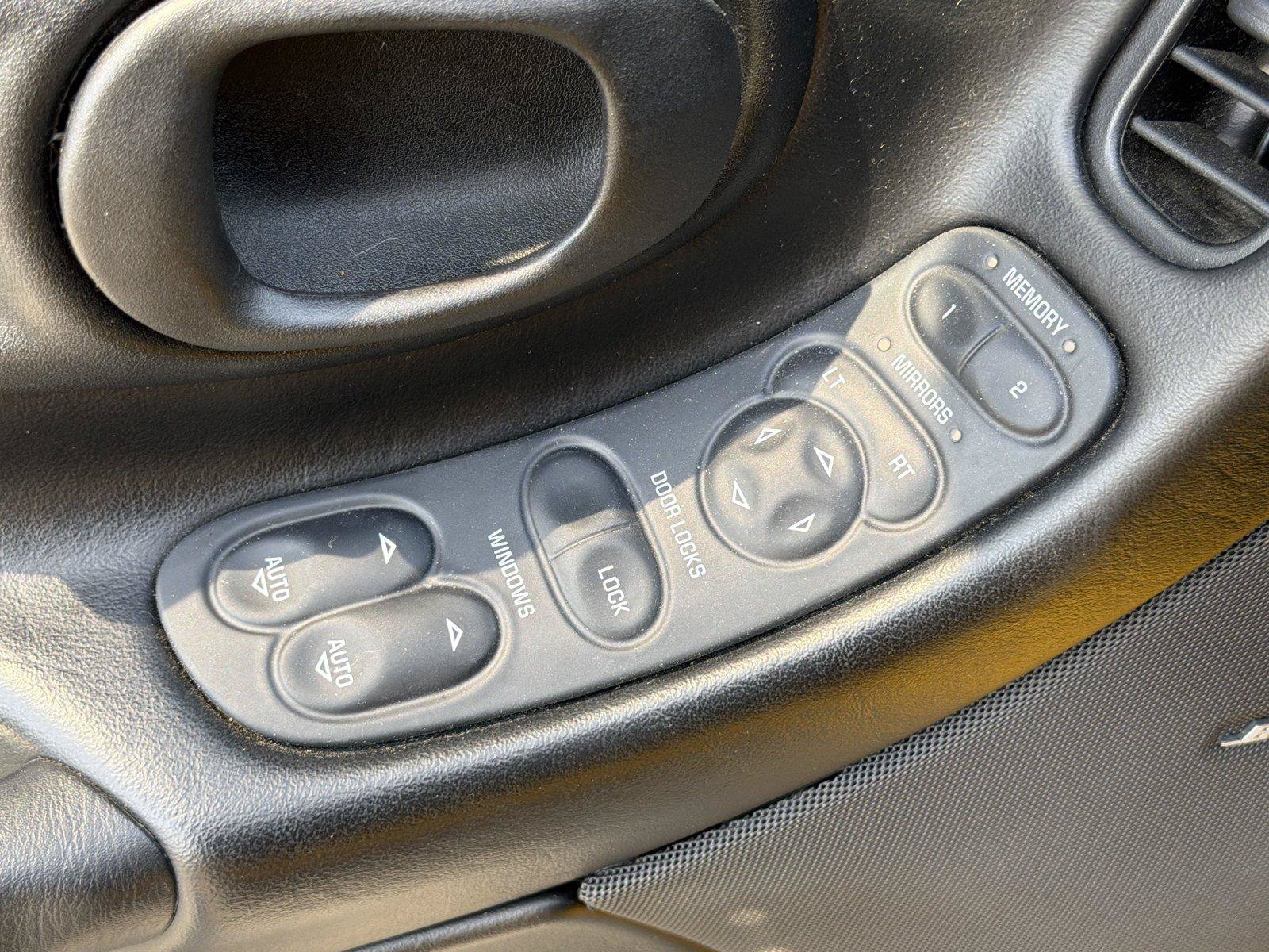 Used 2001 Chevrolet Corvette Coupe w/ Preferred Equipment Group2 RWD image 30