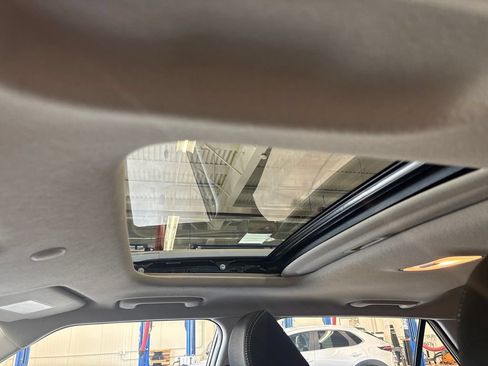 Used 2023 Hyundai Venue SEL FWD image 12