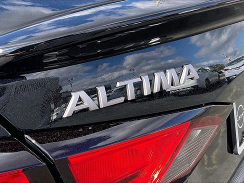 New 2026 Nissan Altima 2.5 SR image 13