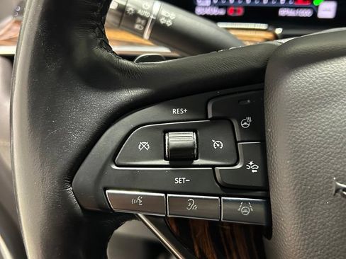 Used 2022 Cadillac Escalade Premium Luxury w/ Performance Package AWD/4WD image 15