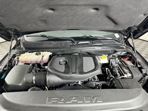 Used 2025 RAM 1500 Laramie image 32