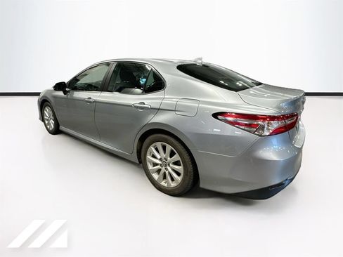 Used 2019 Toyota Camry LE FWD image 7