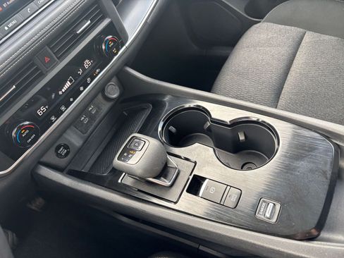 Used 2025 Nissan Rogue SV image 43