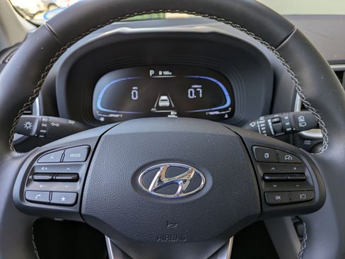 Certified 2024 Hyundai Venue SEL image 21