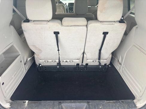 Used 2018 Dodge Grand Caravan SE w/ UConnect Hands-Free Group image 23