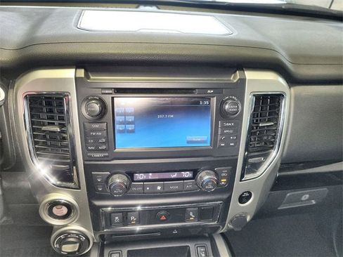 Used 2018 Nissan Titan SV w/ SV Convenience Package image 16