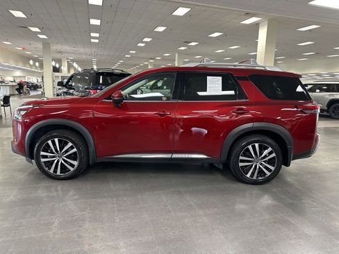 Used 2025 Nissan Pathfinder Platinum w/ Cargo Package FWD image 4