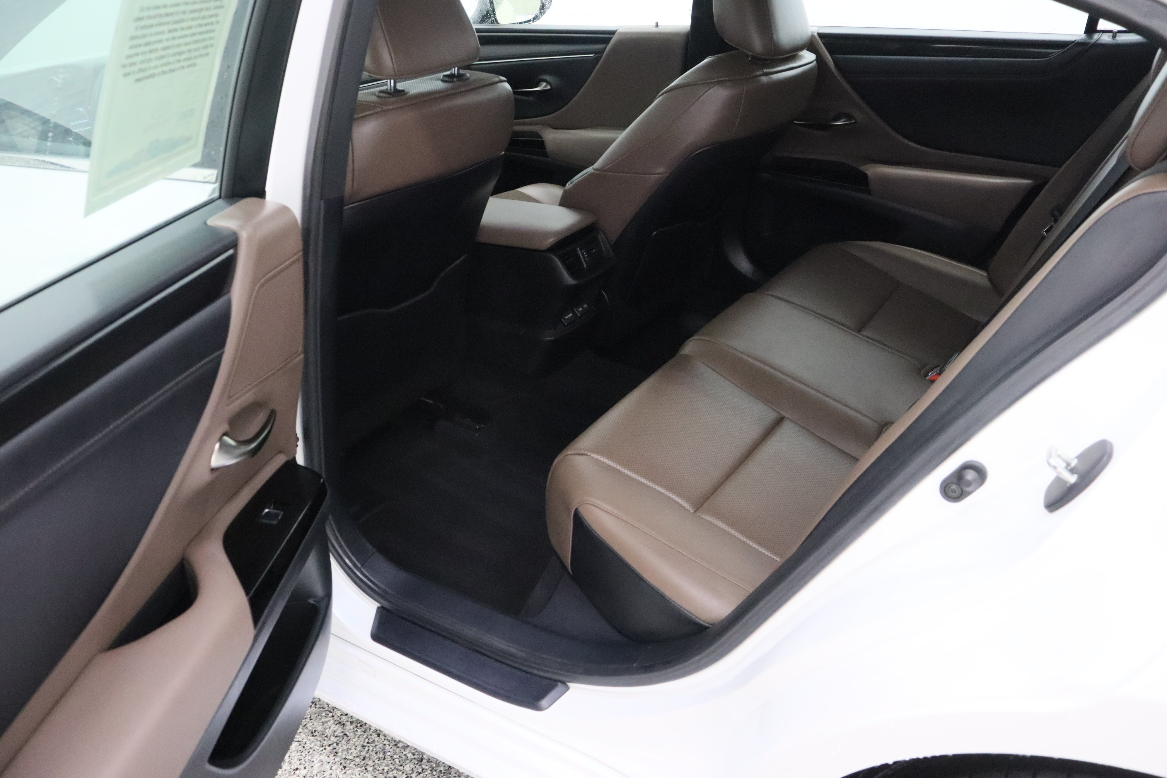 Used 2024 Lexus ES 350 w/ Accessory Package (Z1) FWD image 28